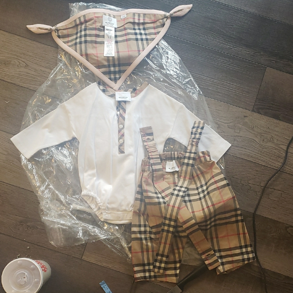 Burberry Kids Matching Set - White and Tan Plaid